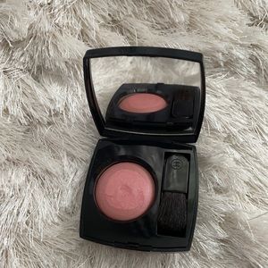 Chanel joues contraste
Powder Blush 56 tea rose